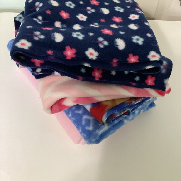 A Bundle /Bag of Fabric Material Scraps Fleece Stretch  Sewing Crafting - Picture 8 of 10